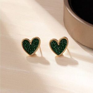 5/$25 HEART 💚 STUDS